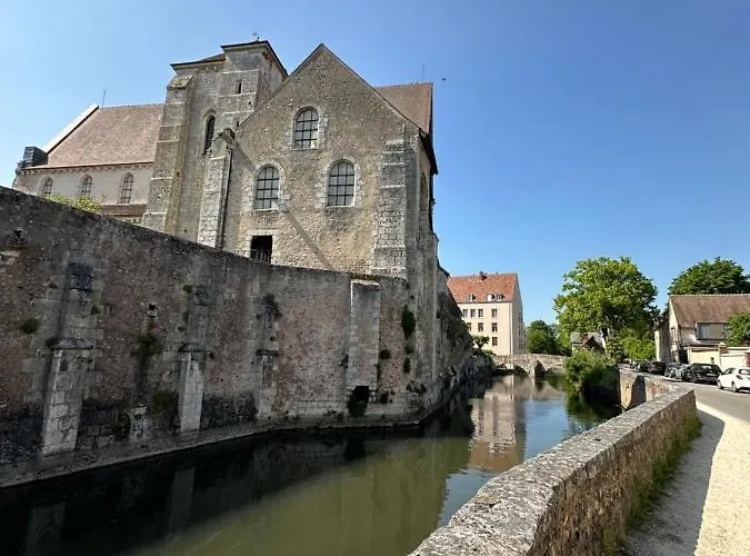 Appartement Bords De L\'Eure Charmant Studio